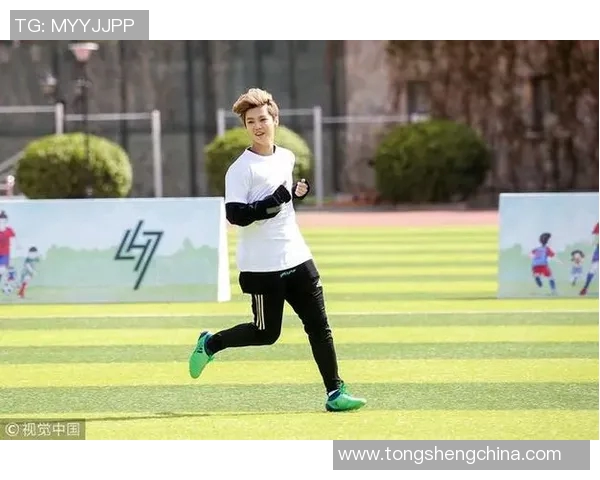 鹿晗亲自解说足球明星精彩瞬间带你领略绿茵场上的传奇故事